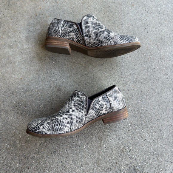 Tom’s Women’s Snake Embossed Shay Low Bootie - Picture 2 of 5